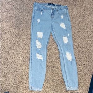 Distressed Hollister Low Rise Super Skinny Crop